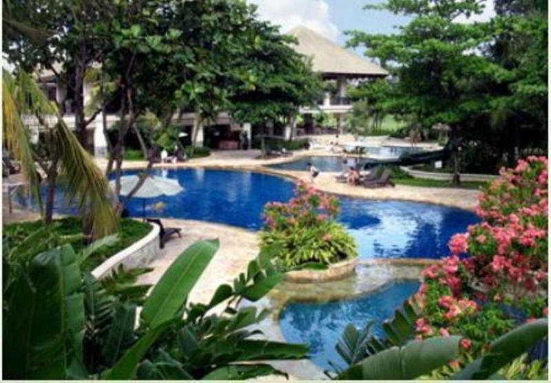 Ciputra Golf, Club & Hotel Surabaya Buitenkant foto