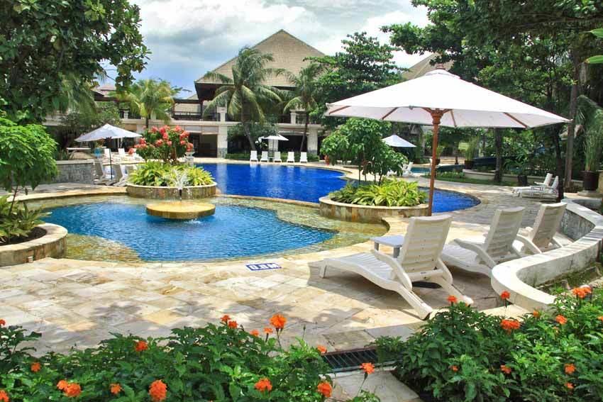 Ciputra Golf, Club & Hotel Surabaya Buitenkant foto