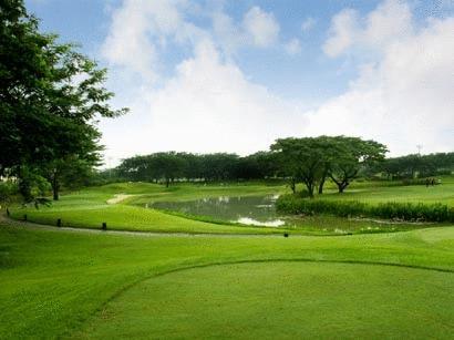 Ciputra Golf, Club & Hotel Surabaya Buitenkant foto